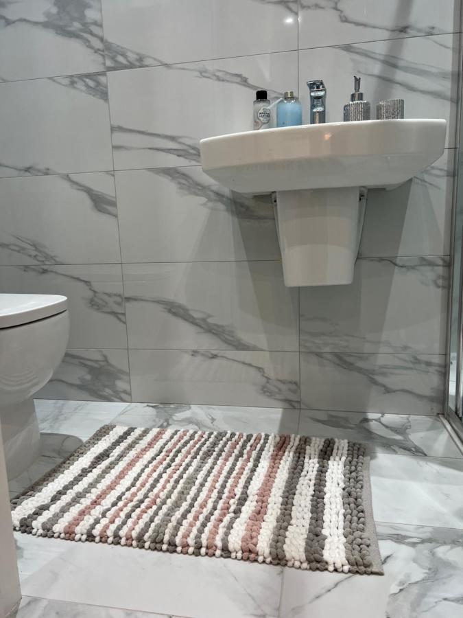 Grand Bleu - London - Next To Piccadilly Line Tube Station & Brand New Facilities Hotel Luaran gambar