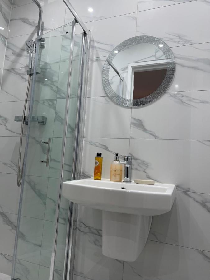 Grand Bleu - London - Next To Piccadilly Line Tube Station & Brand New Facilities Hotel Luaran gambar