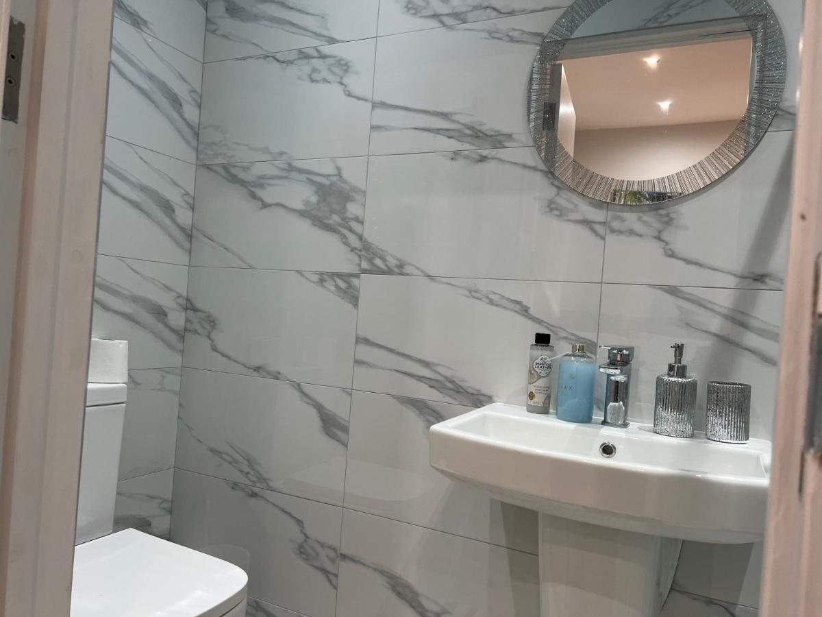 Grand Bleu - London - Next To Piccadilly Line Tube Station & Brand New Facilities Hotel Luaran gambar