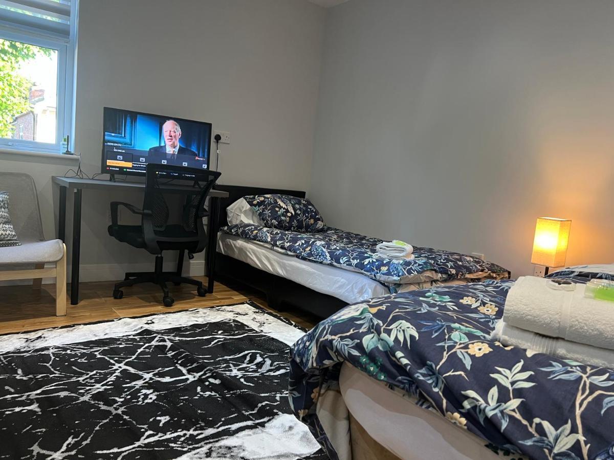 Grand Bleu - London - Next To Piccadilly Line Tube Station & Brand New Facilities Hotel Luaran gambar